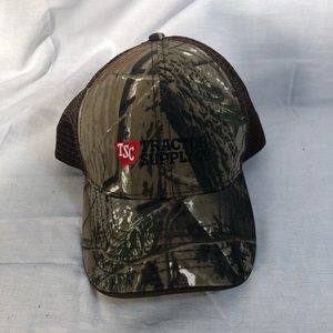 Tractor Supplies Co Mesh Trucker Hat Realtree Camo